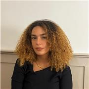 Professeure de droit et Français diplômée du CRFPA